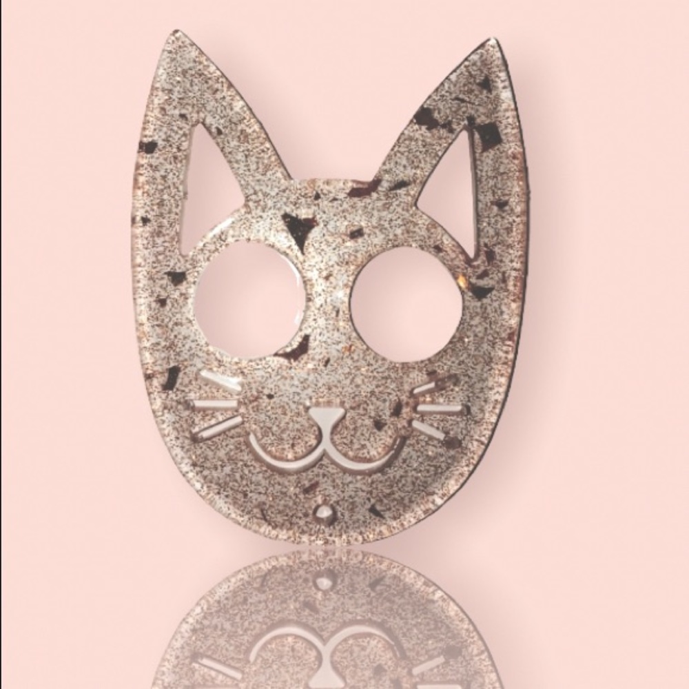 GOLDEN SELF-DEFENSE KITTY